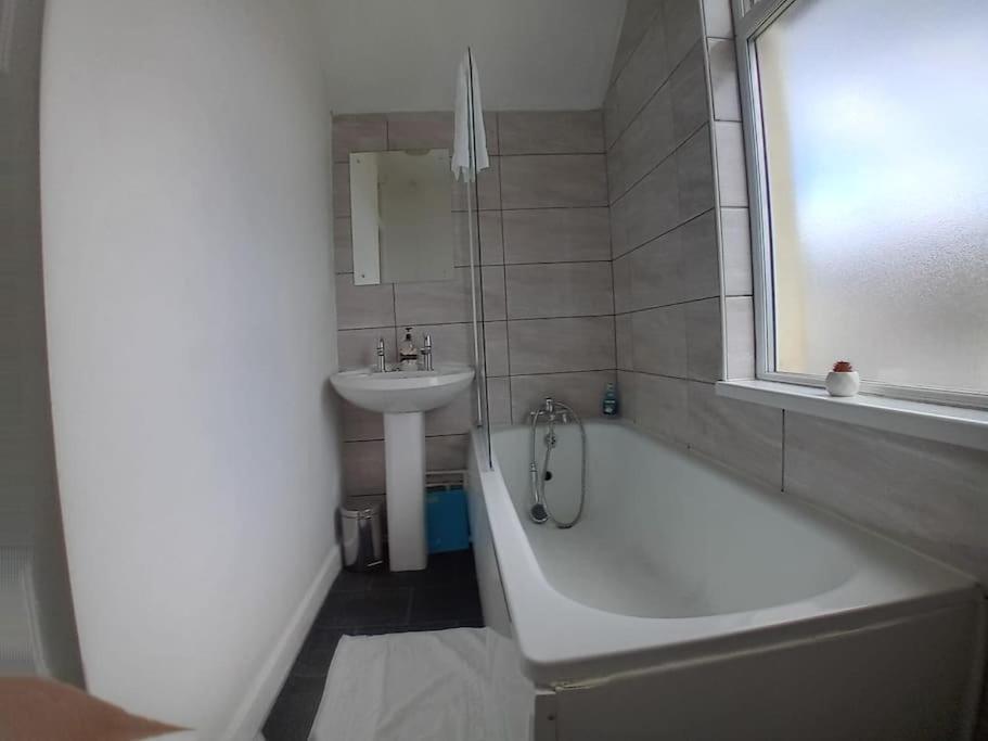 קארדיף Large Family Home Central Location 3 Double Bedrooms And 1 Single Bedroom מראה חיצוני תמונה