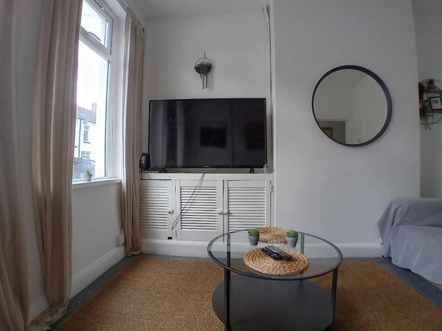 קארדיף Large Family Home Central Location 3 Double Bedrooms And 1 Single Bedroom מראה חיצוני תמונה