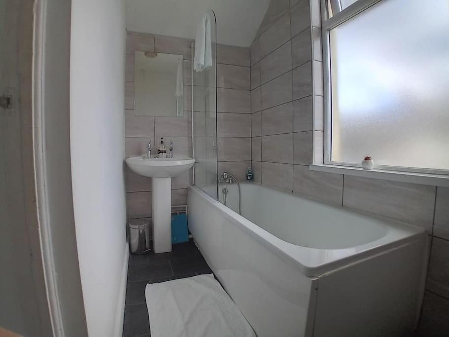 קארדיף Large Family Home Central Location 3 Double Bedrooms And 1 Single Bedroom מראה חיצוני תמונה